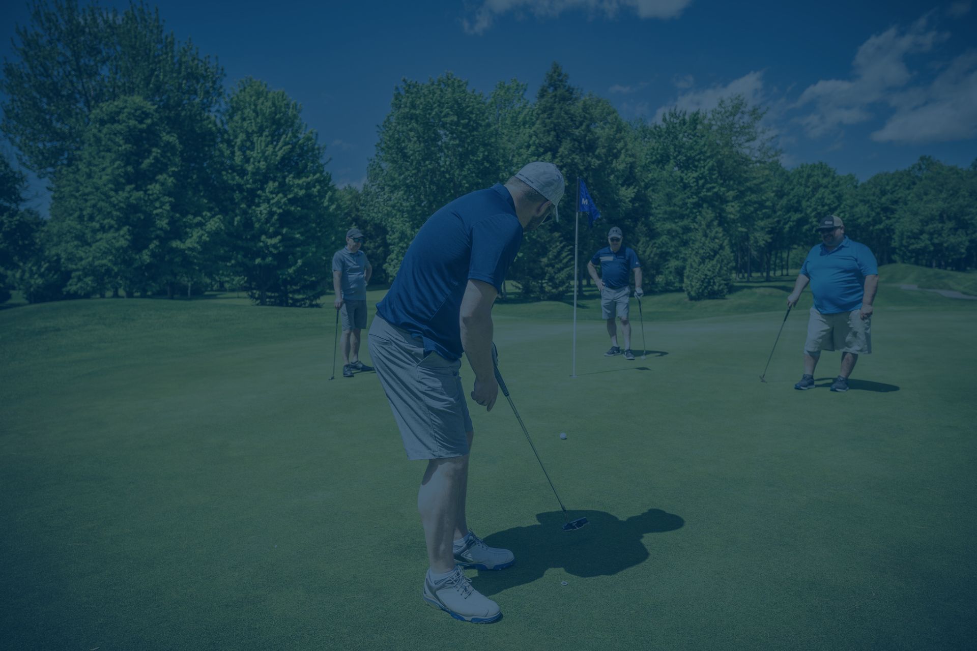 Golfeurs de Food Momentum qui représente le tournoi de golf Omnium Metro-Momentum Club de golf le mirage